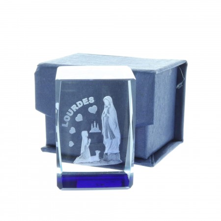Cubo di vetro inciso laser 3D riflessi azzurri, Apparizione di Lourdes e cuori 4,5 cm