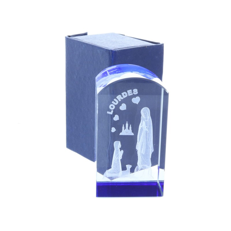 Cubo di vetro inciso laser 3D arrotondato riflessi azzurri e Apparizione di Lourdes 8,5 cm