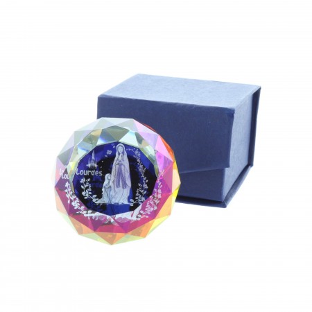 Cubo di vetro inciso laser 3D riflessi colorati e Apparizione di Lourdes 4,5 cm