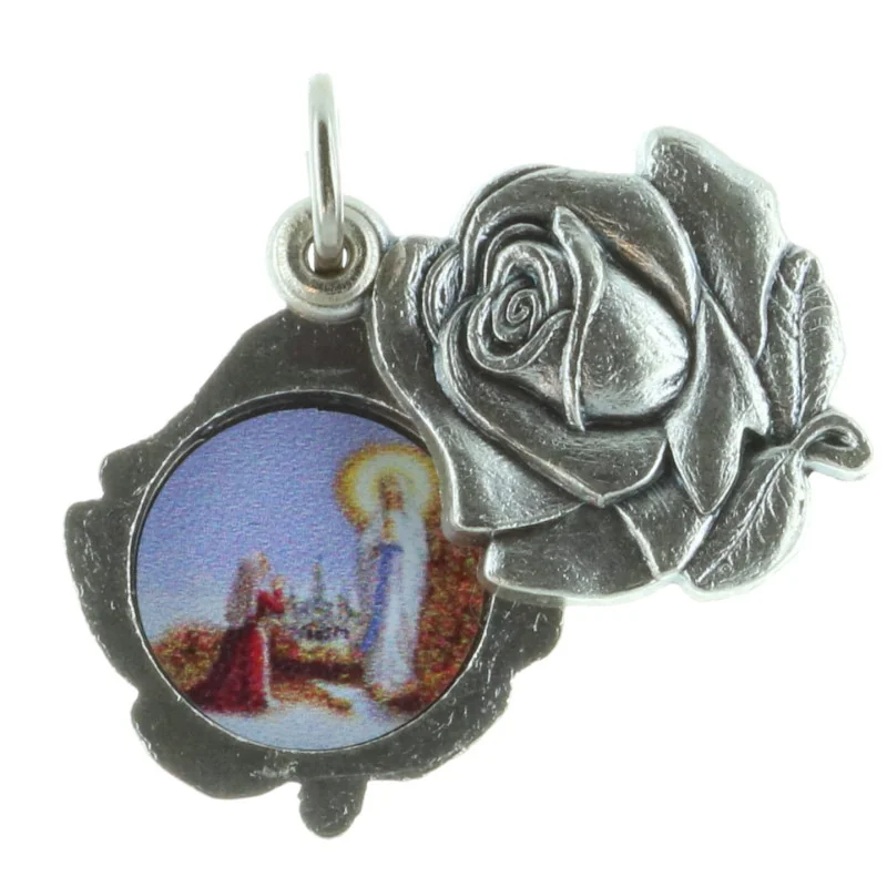 Médaille métal en forme de Rose et Apparition de Lourdes Médaille métal en forme de Rose et Apparition de Lourdes