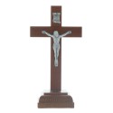 Crucifix en bois foncé à suspendre