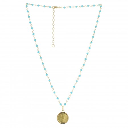Medaglia della Madonna placcata oro su una collana con perle colorate