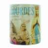 Mug de Lourdes avec des décorations rétro