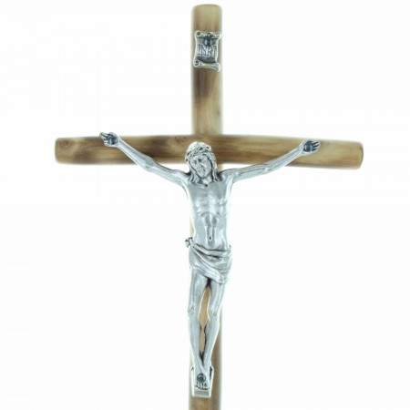 Crucifix bois sur socle en bois avec le Christ argenté 21cm