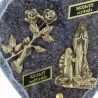 Plaque Funéraire de Lourdes en Granit en forme de coeur et sujets bronze 18x18cm Plaque Funéraire de Lourdes en Granit en forme de coeur et sujets bronze 18x18cm