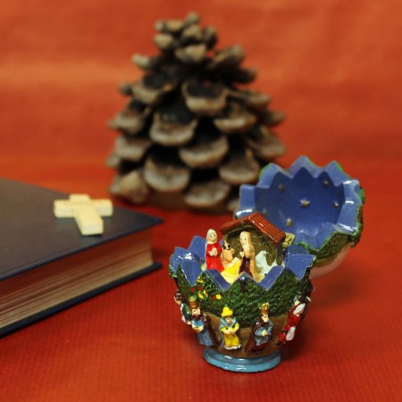 Crèche miniature de la Sainte Famille dans un oeuf | Résine | 7cm