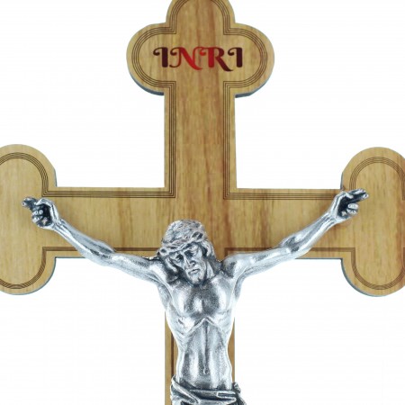 Crucifix trilobé avec un Christ argenté