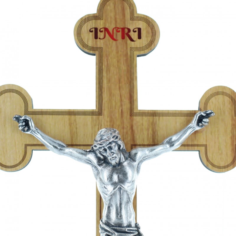 Crucifix trilobé avec un Christ argenté