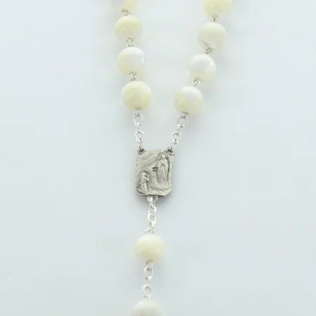 Chapelet en argent avec grains en nacre