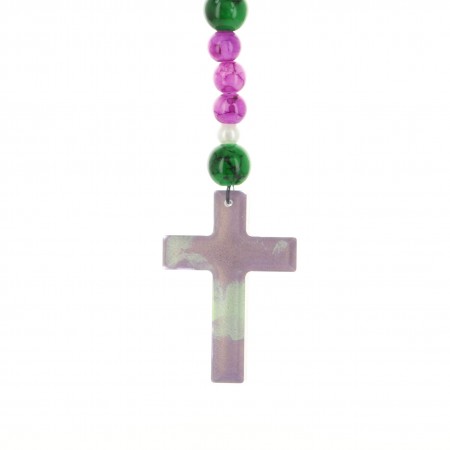 Chapelet en verre avec grains colorés et croix bariolée