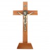 Crocifisso in legno decorato con la medaglia di San Benedetto 30 cm