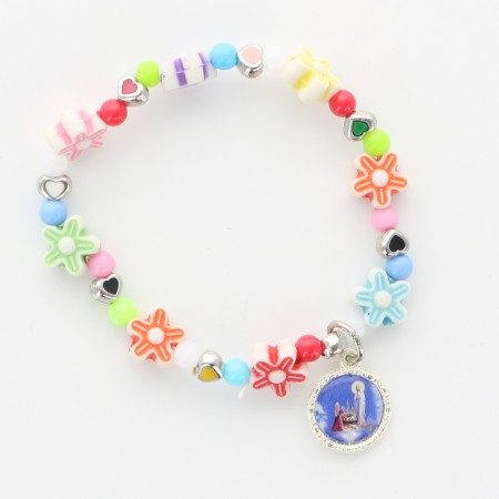 Bracelet enfant multicolor avec médaille de Lourdes