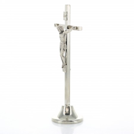 Crucifix de 10cm en métal argenté sur socle évasé