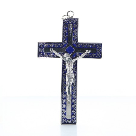 Crucifix fond émaillé bleu en métal 12 cm