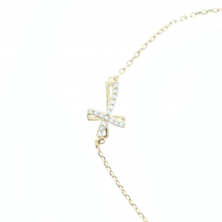 Bracelet en plaqué or avec croix ajourée en strass et fermoir