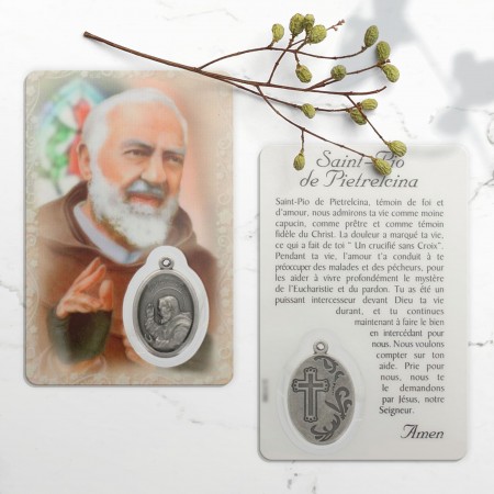 Carte de prière de Padre Pio avec médaille