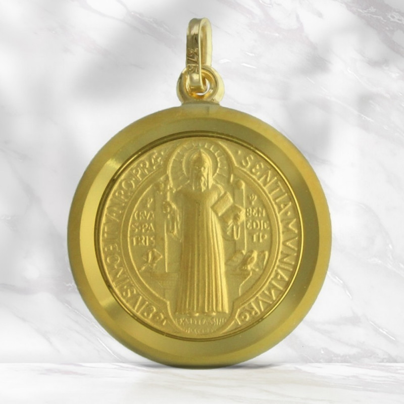 Collana con medaglione di San Benedetto riempito in oro 18 carati all Collana con medaglione di San Benedetto riempito in oro 18 carati all