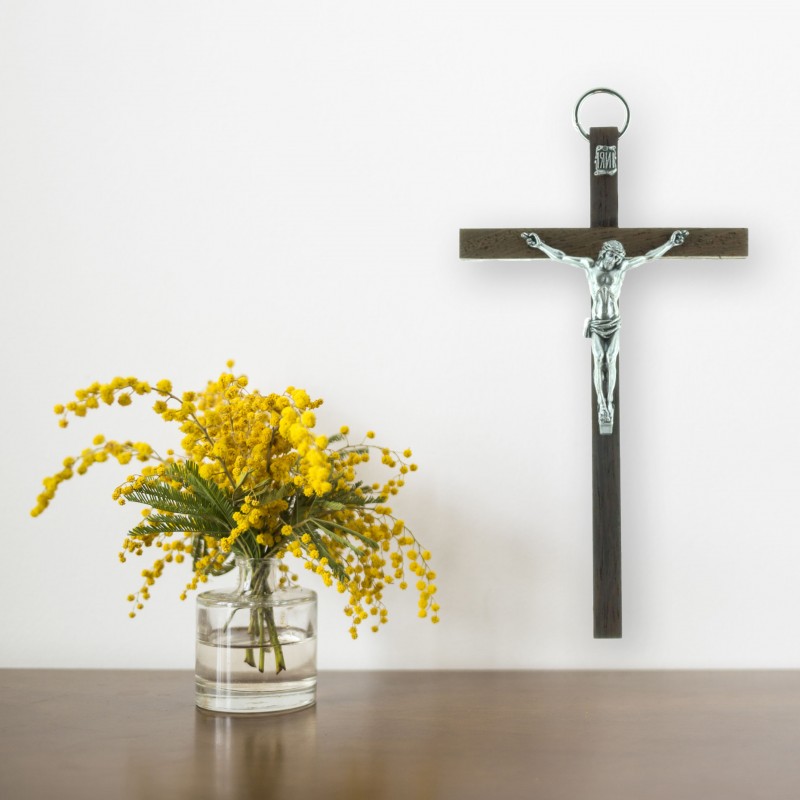 Crucifix en bois foncé à suspendre 13cm