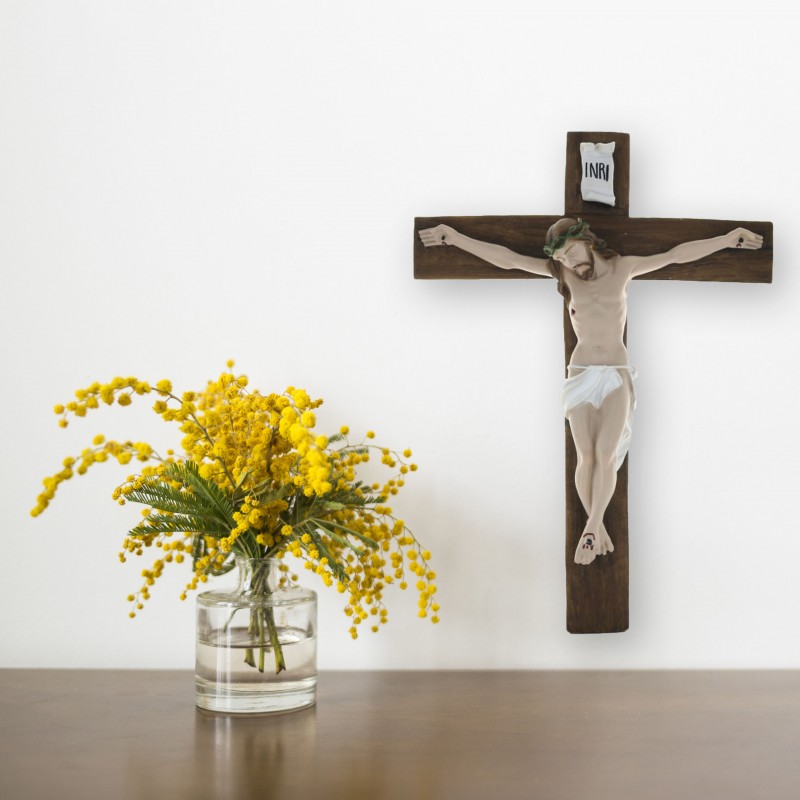Crucifix à suspendre de 40 cm en résine colorée