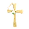 Croix religieuse en bois d'olivier ornée d'une colombe blanche