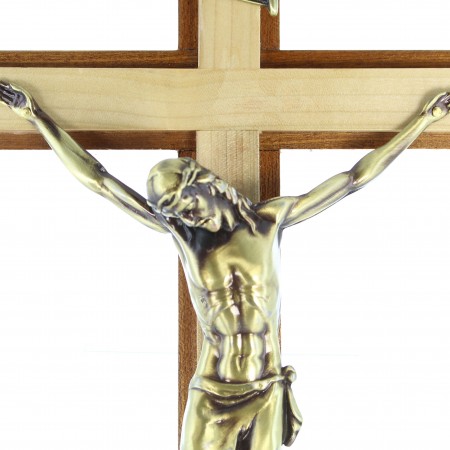 Croix en bois bi-colore avec Christ couleur bronze 45cm