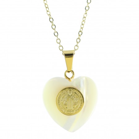 Parure avec pendentif coeur nacré et médaille de Saint Benoît dorée 20mm