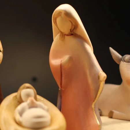 Crèche en bois de 22 cm et 9 pièces éclairage LED