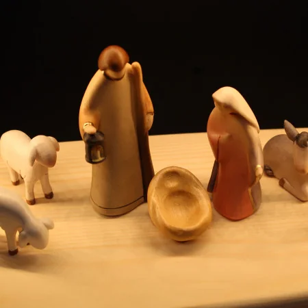 Crèche en bois de 22 cm et 9 pièces éclairage LED