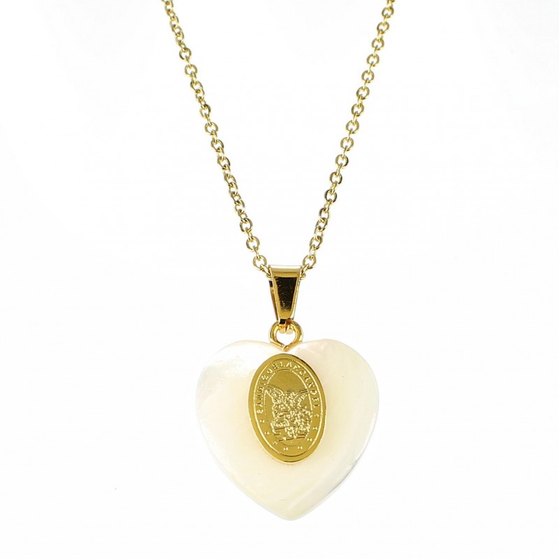 Chaîne dorée avec pendentif coeur nacre et médaille de Saint Michel