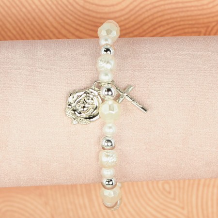 Bracelet with white pearls and heart