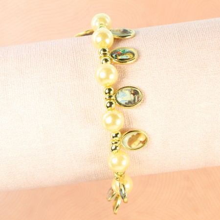 Pearl bracelet with 12 medals