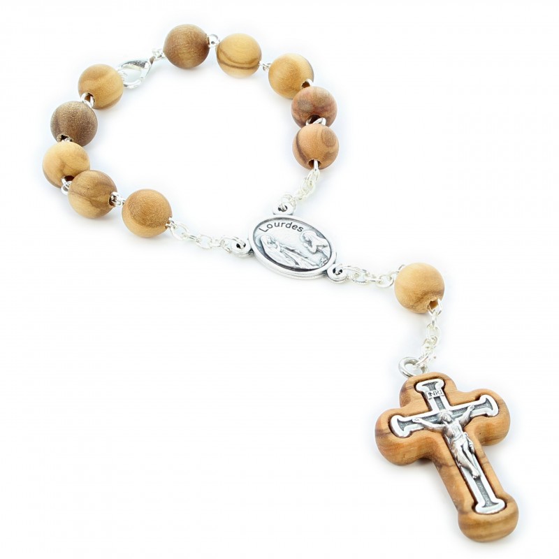 Rosario in legno d'ulivo con una Nostra Signora di Lourdes e un crocifisso e una catena di metallo
