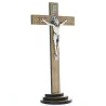 Crucifix de Saint Benoît en bois sur pied de 22cm