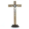 Crucifix de Saint Benoît en bois sur pied de 22cm