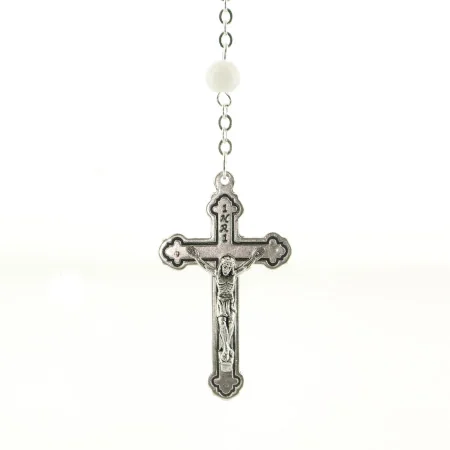 Chapelet de Lourdes en verre blanc avec croix trilobée