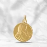 Medaglia in oro 18 carati della Vergine con Bambino 15 mm con incisione personalizzata