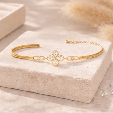 Bracciale placcato oro con croce di zirconi