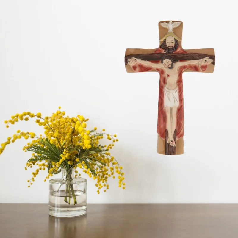 Crucifix en bois décoré de la Sainte Trinité 22cm
