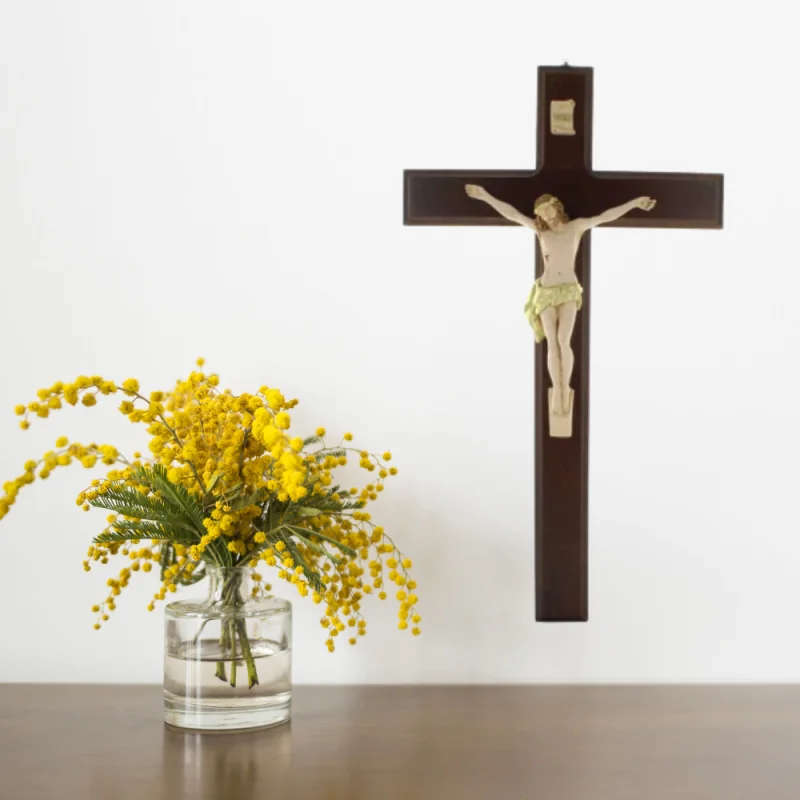 Wood Crucifix with realistic Christ 50cm