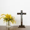 Crucifix de Saint Benoît en bois sur socle 30cm