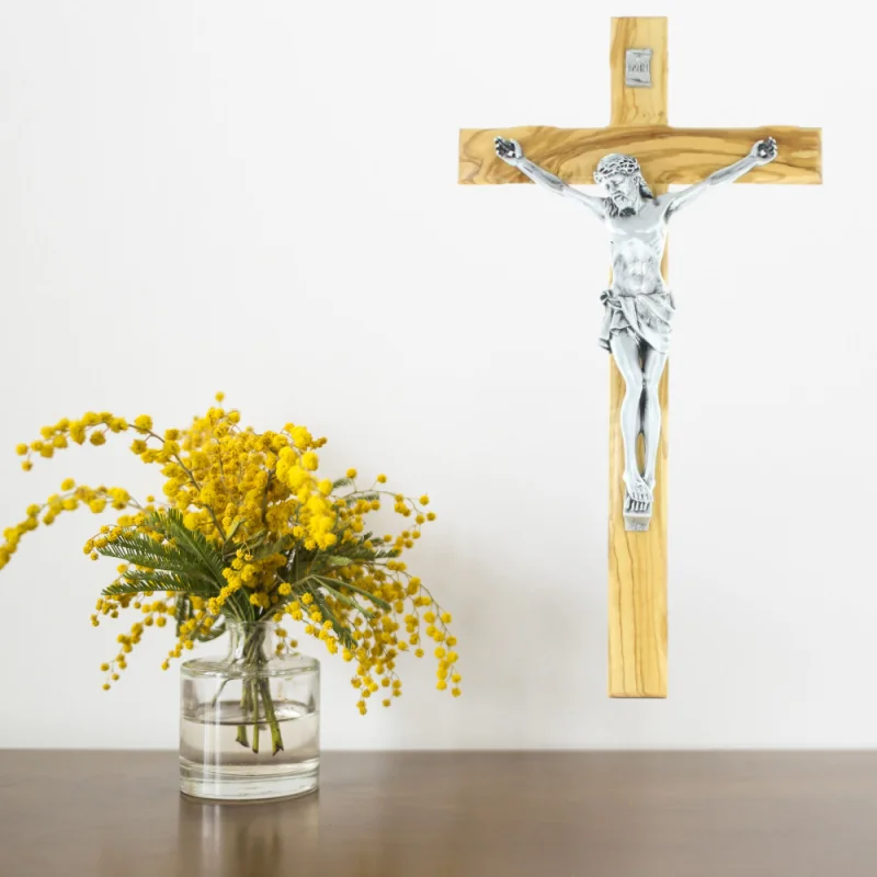 Grand Crucifix en bois d'olivier et Christ argenté 50cm
