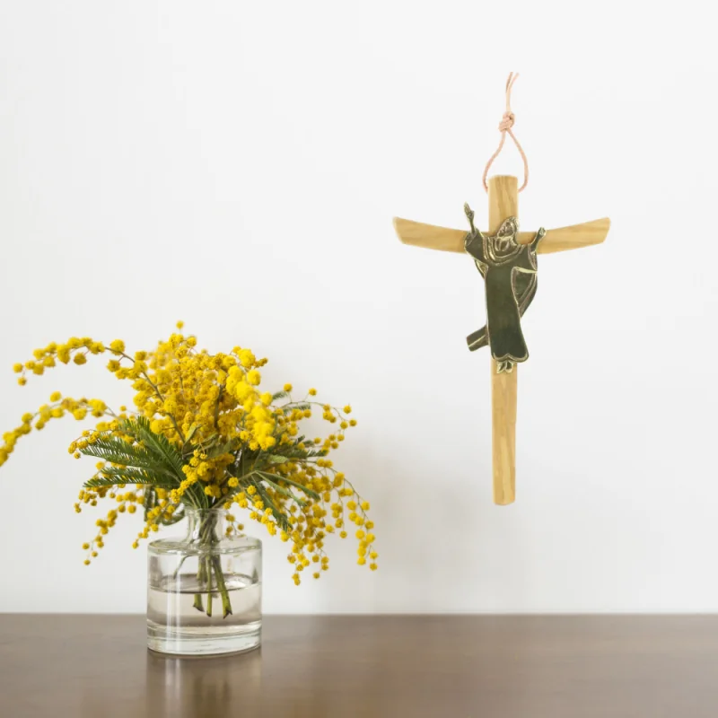 Croce del Cristo Glorioso in legno d'ulivo 15cm