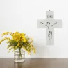 Crucifix Moderne en Bois Blanc 20 cm