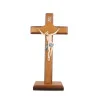 Crocifisso su piedistallo con Cristo a colori da 29 cm in resina