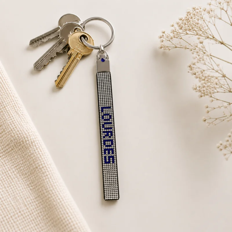 Porte clés lanière "Lourdes" avec strass argenté