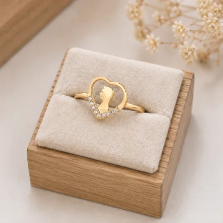 Bague ajourée plaqué or avec Vierge Marie de profil et strass