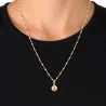 Collier acier doré perles blanches médaille Notre-Dame de Lourdes