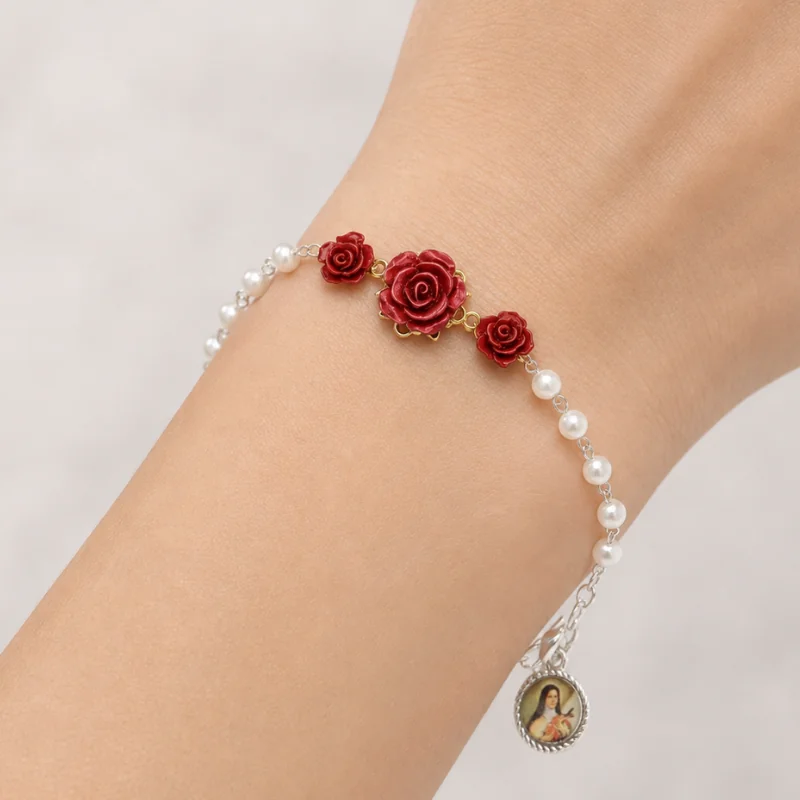 Braccialetto “dizainier” di Santa Rita con perline e rose rosse