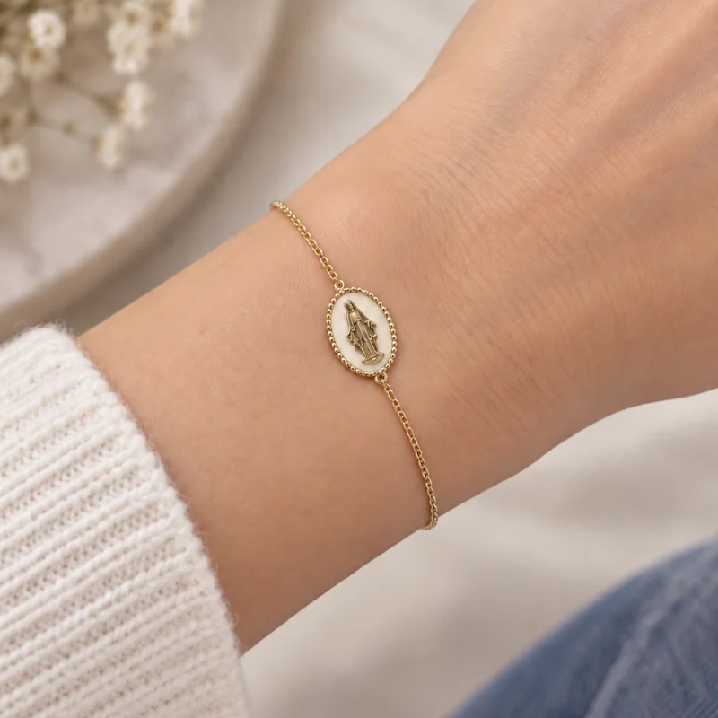 Gold-plated Miraculous Medal bracelet with white background