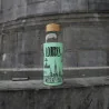Gourde en verre remplie d'Eau de Lourdes